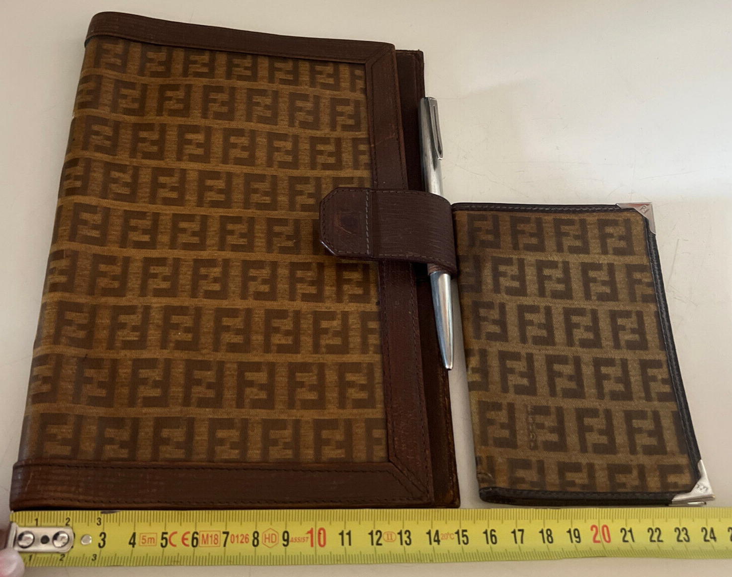 Fendi Amène Agenda + Portefeuille Citrouille Tissu Plastifié Vintage