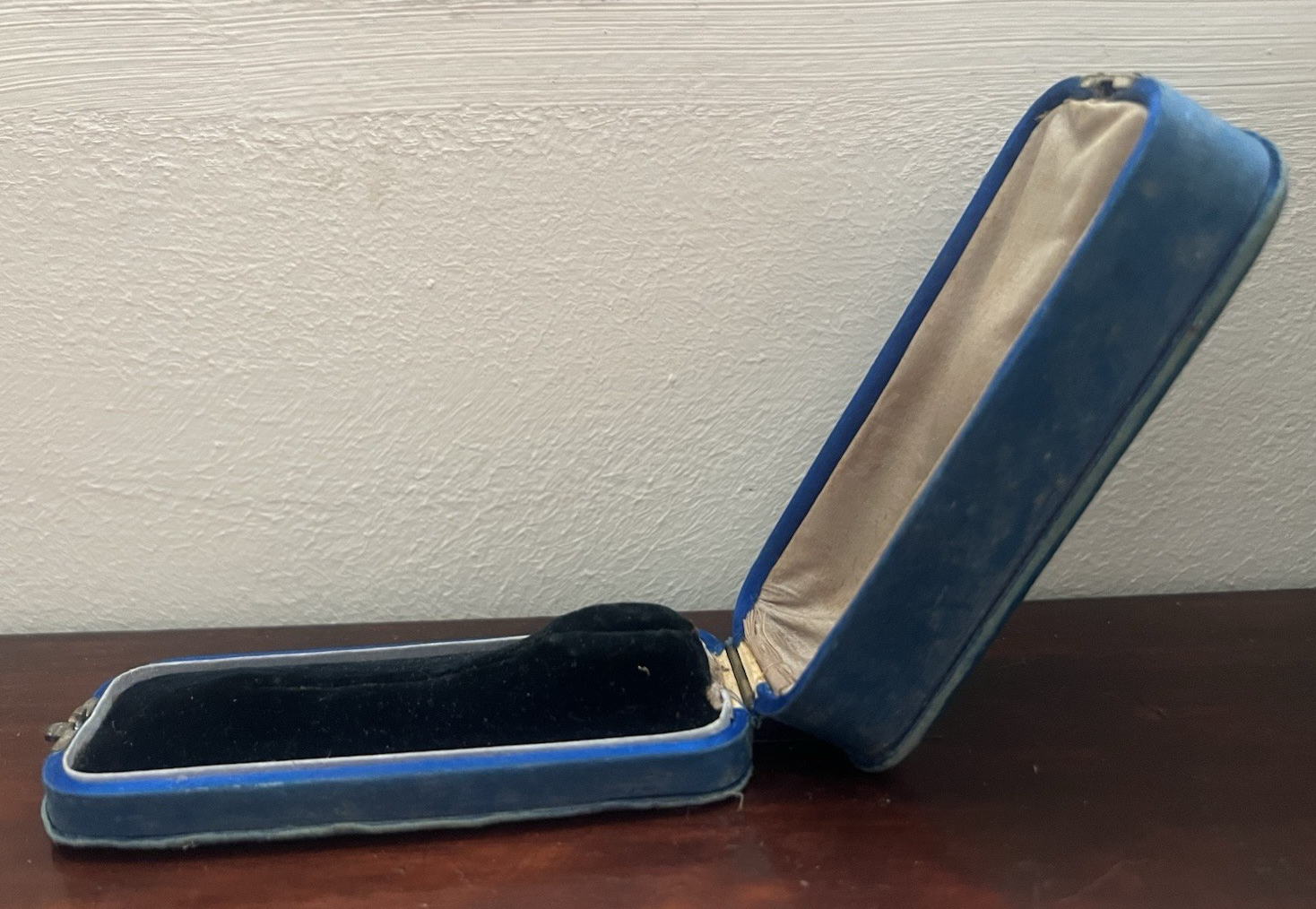 🔴 Blue brooch box, fabric case with original Art Deco clasp 