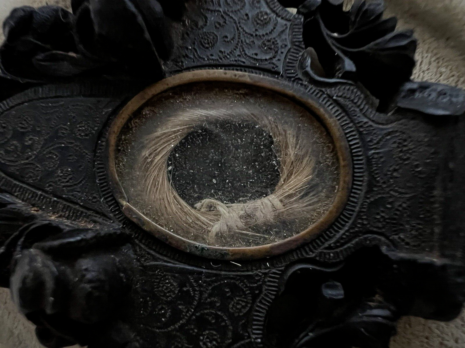 Pendentif Porte- Relique Bois Sculpté Main Médaillon Central Antique 800 