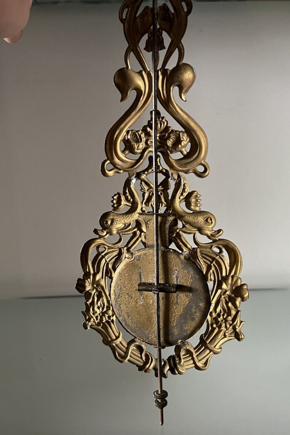 🔴 PENDOLO orologio muro parete RICAMO DAMA METALLO con asta retrostante vintage