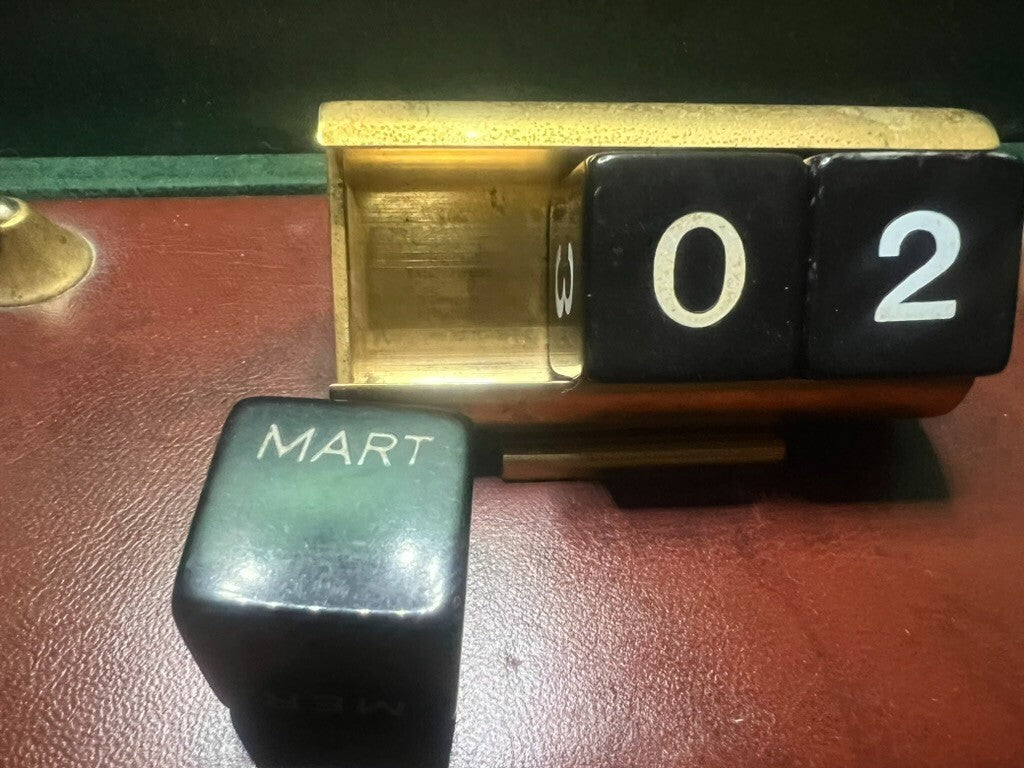 Base Pen Sphere Fountain Penholder Dice Calendar Desk 