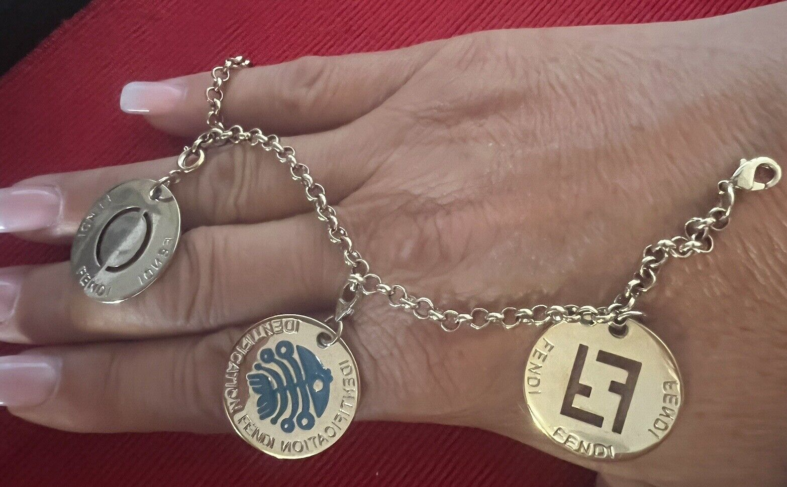 Fendi Bracelet Identification Bracelet Pendentifs Charms Monogramme Cœur