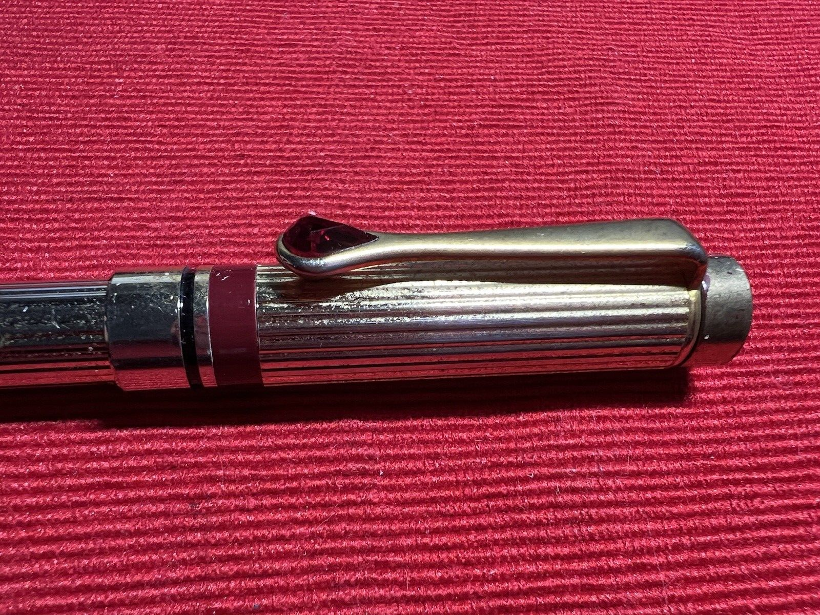 Stylo-Plume Stylo à Plume Dorée Avec Pierre Rouge Iridium Point 4 Vintage