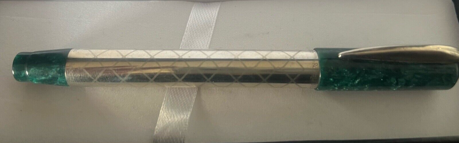 🔴 ROBERTA DI CAMERINO penna sfera ARGENTO 925 con particolari verde brillanti