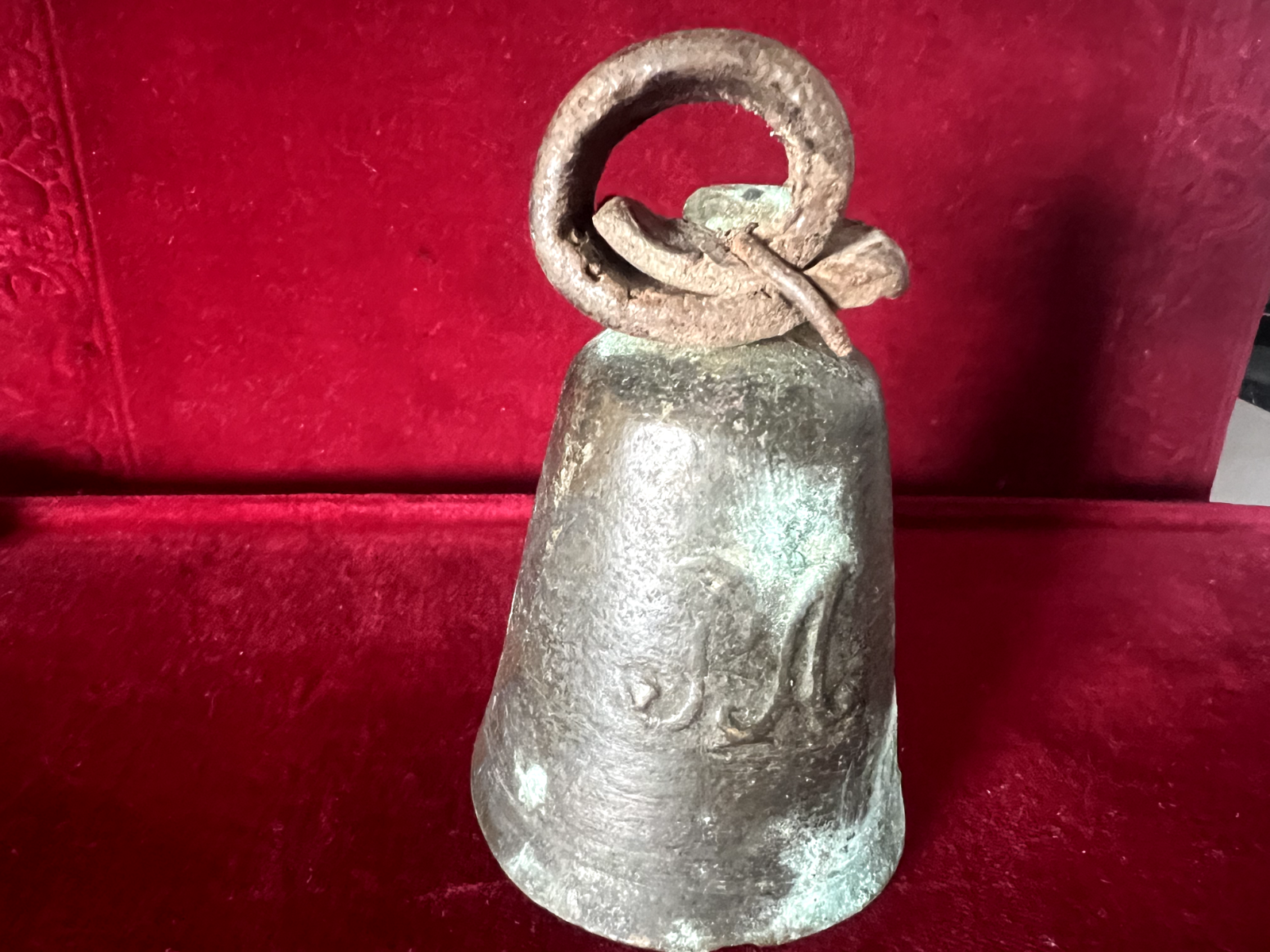 🔴 CAMPANELLO campanella campana metallo bronzo a mano da altare h 9 cm vintage