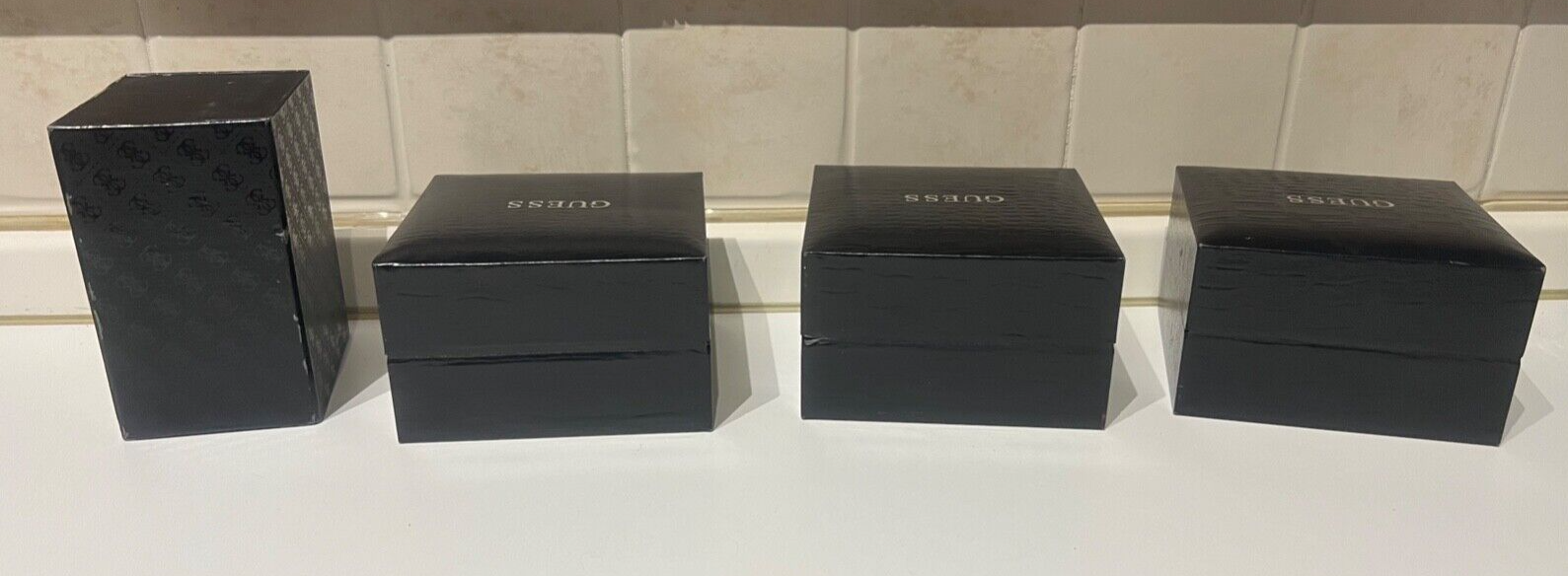 GUESS Boîtes Montre De Cuir Artificiel 4 Pcs Noir Sans Coussins