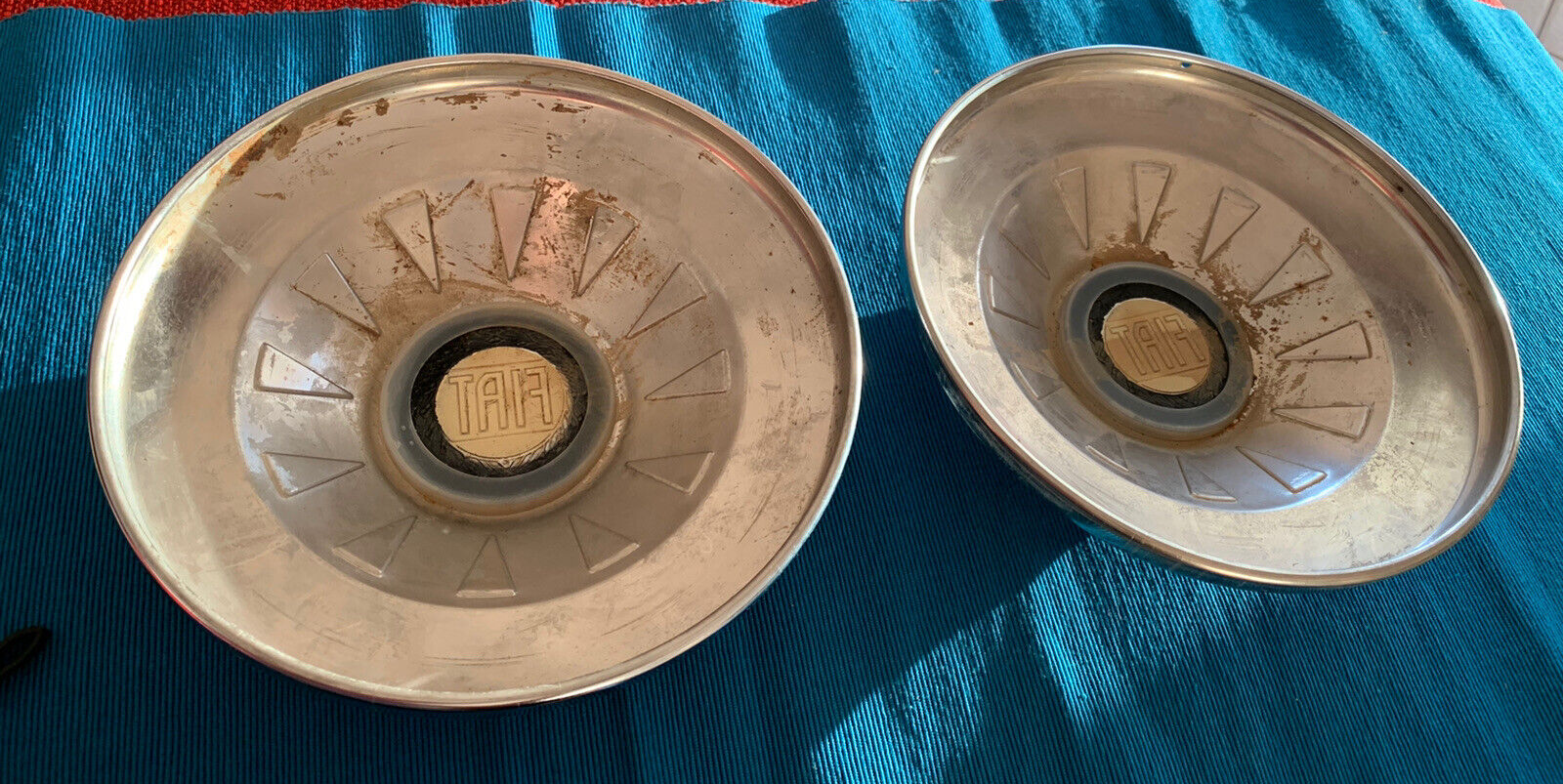 Fiat 124 Sport 2 Boulons Enjoliveurs, Enjoliveurs, Original D’Époque Diam. 21
