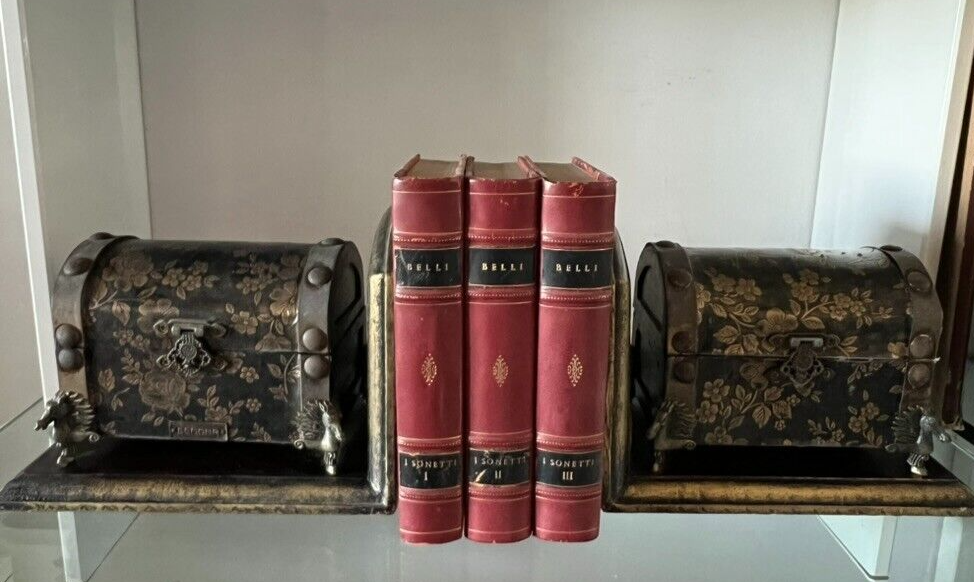 🔴 Handgefertigte Buchstützen aus Holz mit Vintage-SENORA-Särgen 