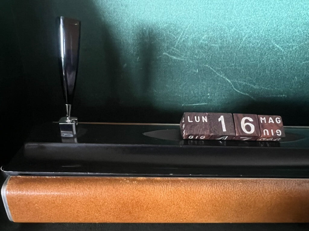 🔴 Fountain pen stand and ballpoint pen holder desk pen holder base 