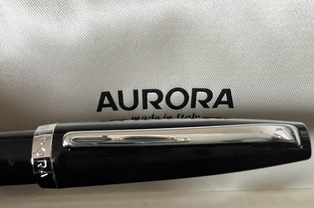 Aurora Stylo-Plume Sphère Style Noire Brillant Avec Profils Chrome Écrit 