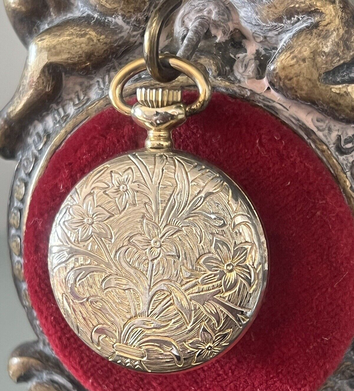 Mortima Montre Poche Femme Remontage Manuel Ciselé D'Or Fonctionne Vintage