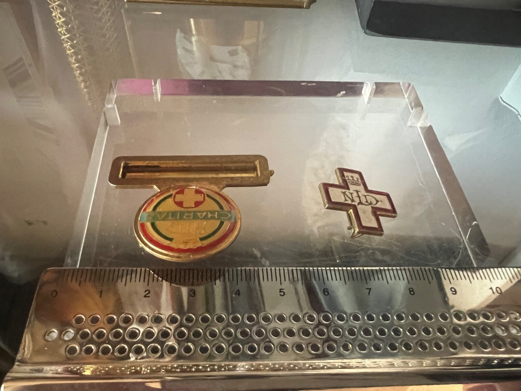 🔴 NLD Medaglie CROCE ROSSA CARITAS per giacca camicia smalti segna nome VINTAGE