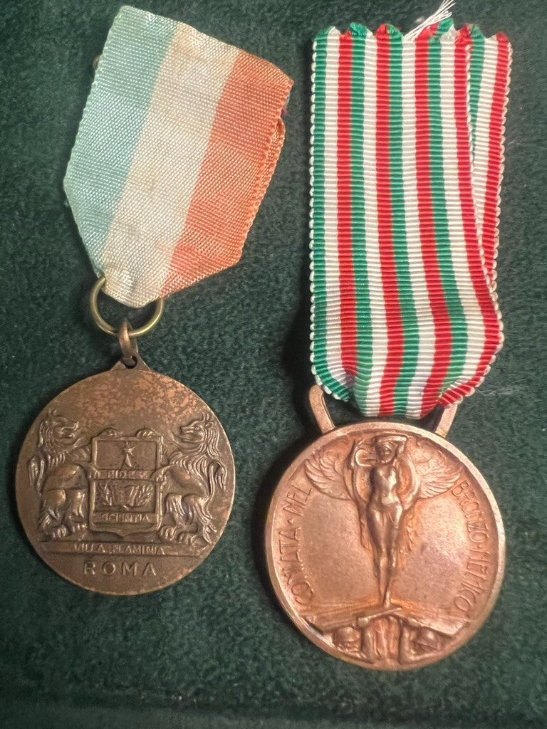 🔴 Medaglie CROCI AL MERITO e BRONZO NEMICO nastri e spille lotto unico vintage