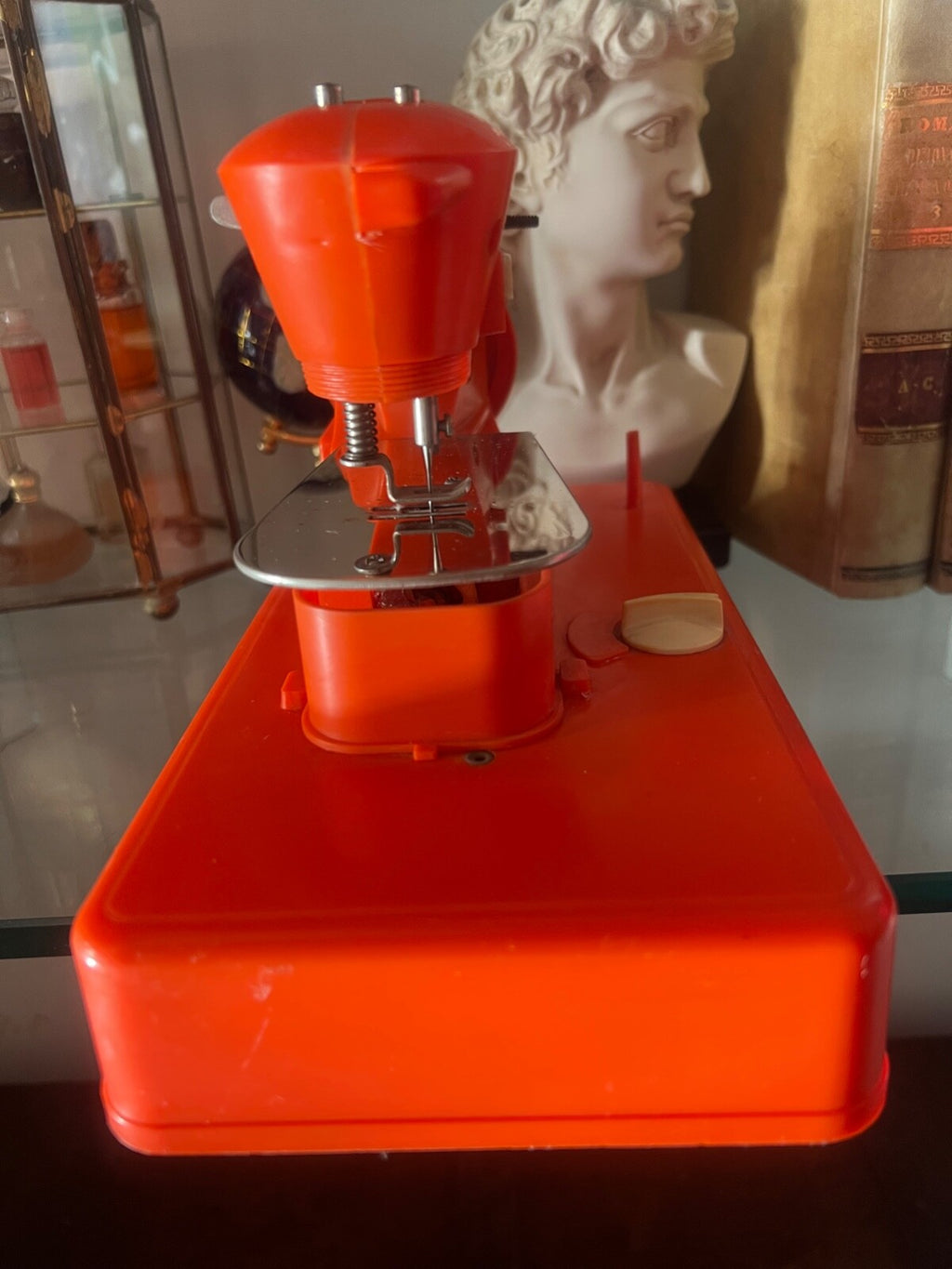 🔴 MACOUSETTE macchina cucire manovella giocattolo arancione L 25 cm vintage