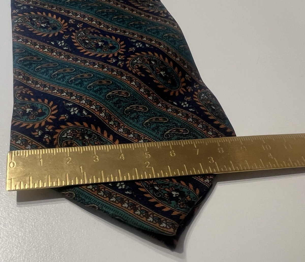 Rote GUCCI Herrenkrawatte aus reiner Seide, grün mit Monogrammen, elegant und formell 