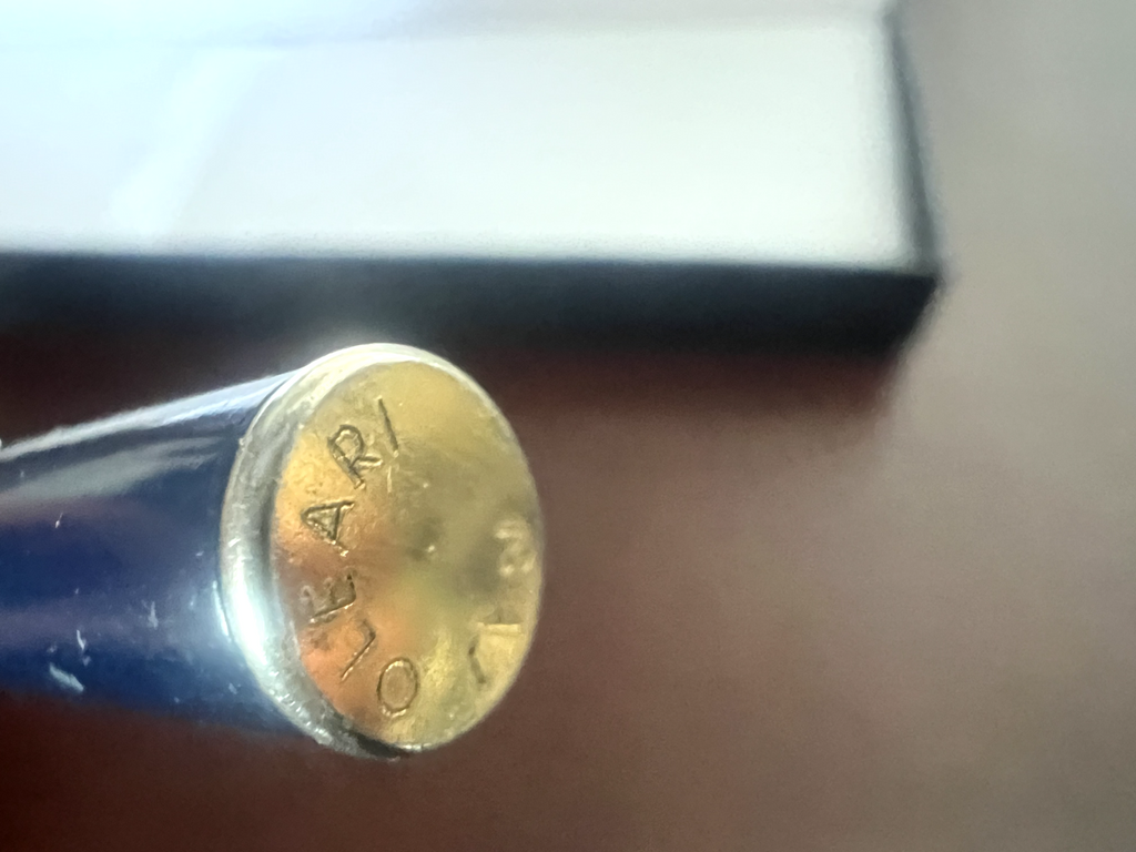 Naj Oleari Stylo-Plume Sphère Laque Bleu Fleurs Bleus Écrit Vintage 1990