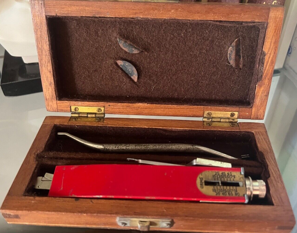 🔴 GRMS-Waage, rote Waage, mit Vintage-Holzbox 