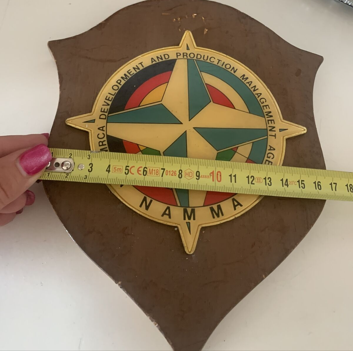🔴 CREST militare NATO DEVELOPMENT MANAGEMENT AGENCY NAMMA scudo legno