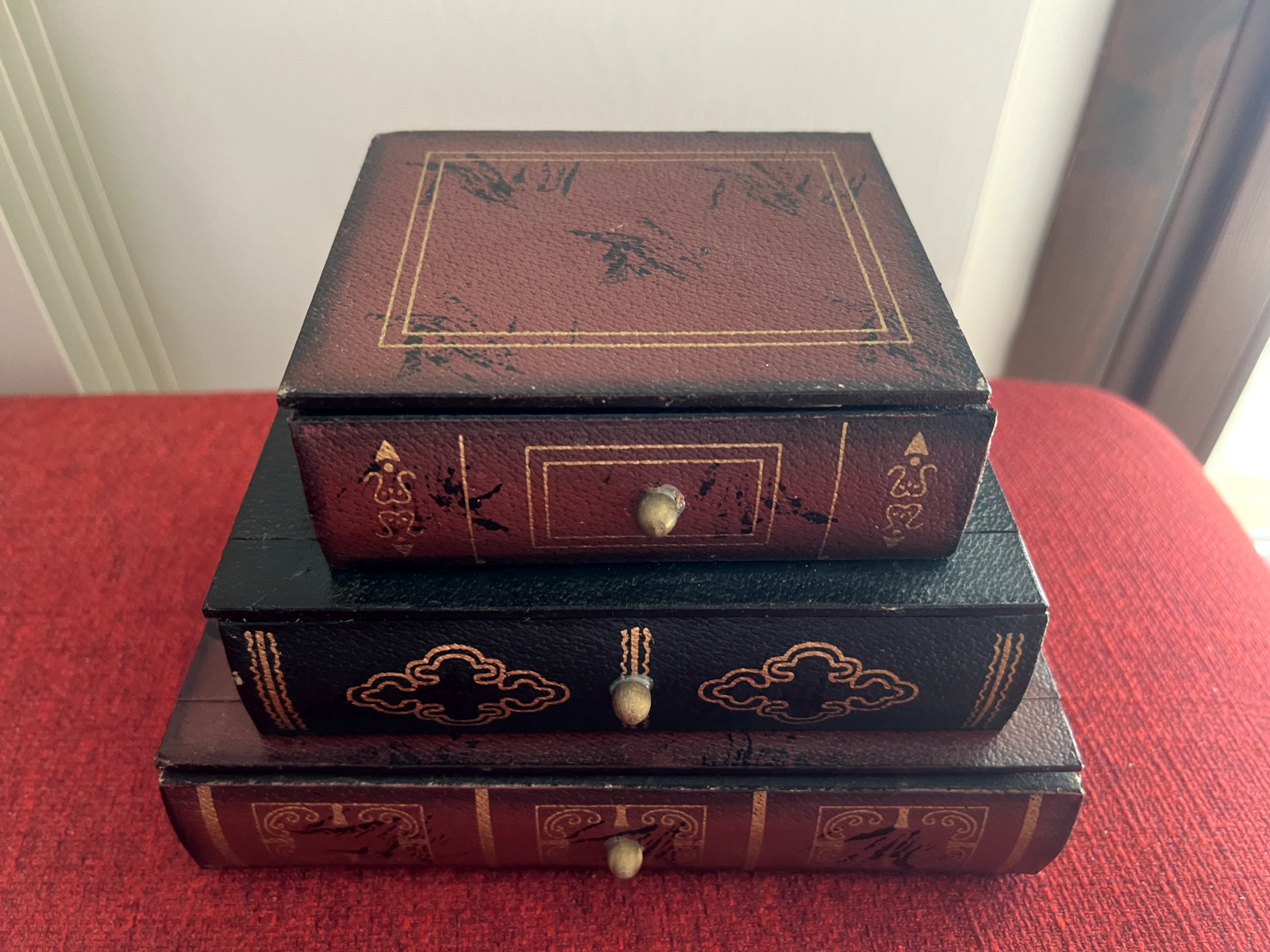 🔴 Bücher-Tresor zum Verstecken von Wertsachen mit Lederknöpfen, L 22 cm 