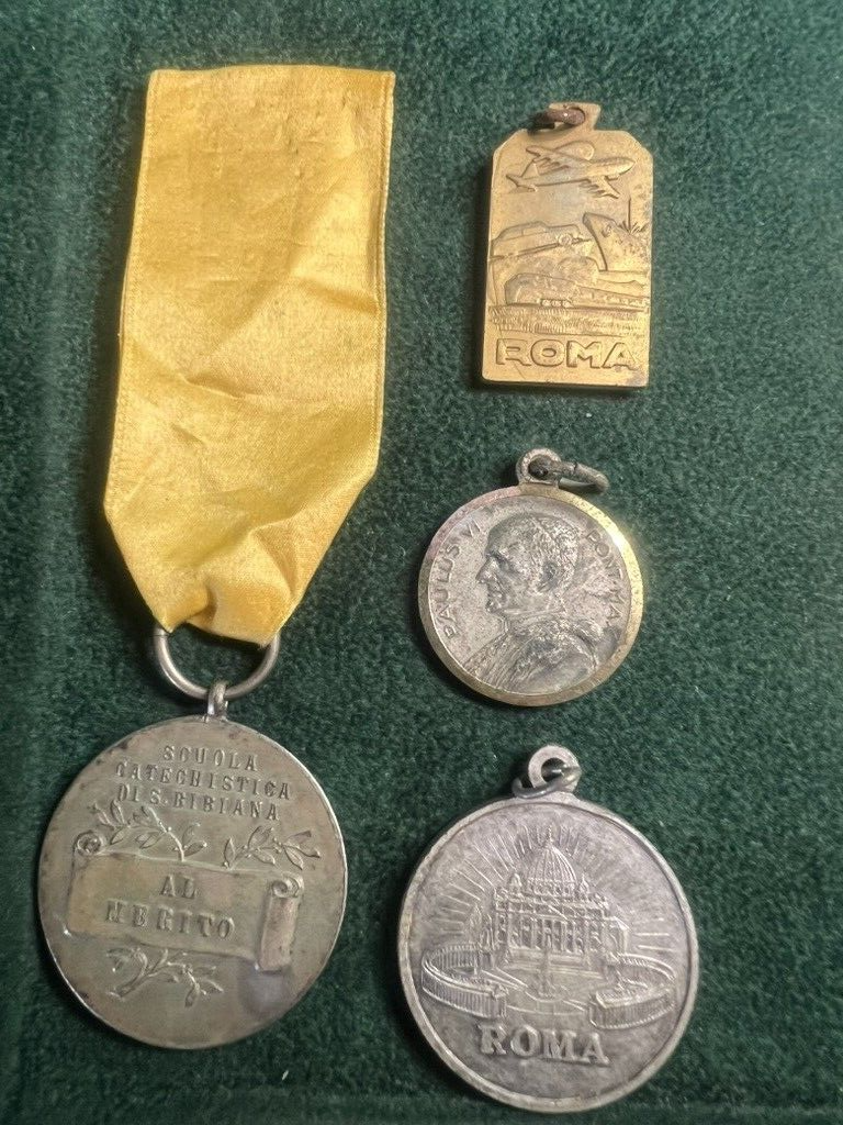 🔴 Medaglie SACRE pellegrinaggi al merito metallo nastri vintage LOTTO n.19