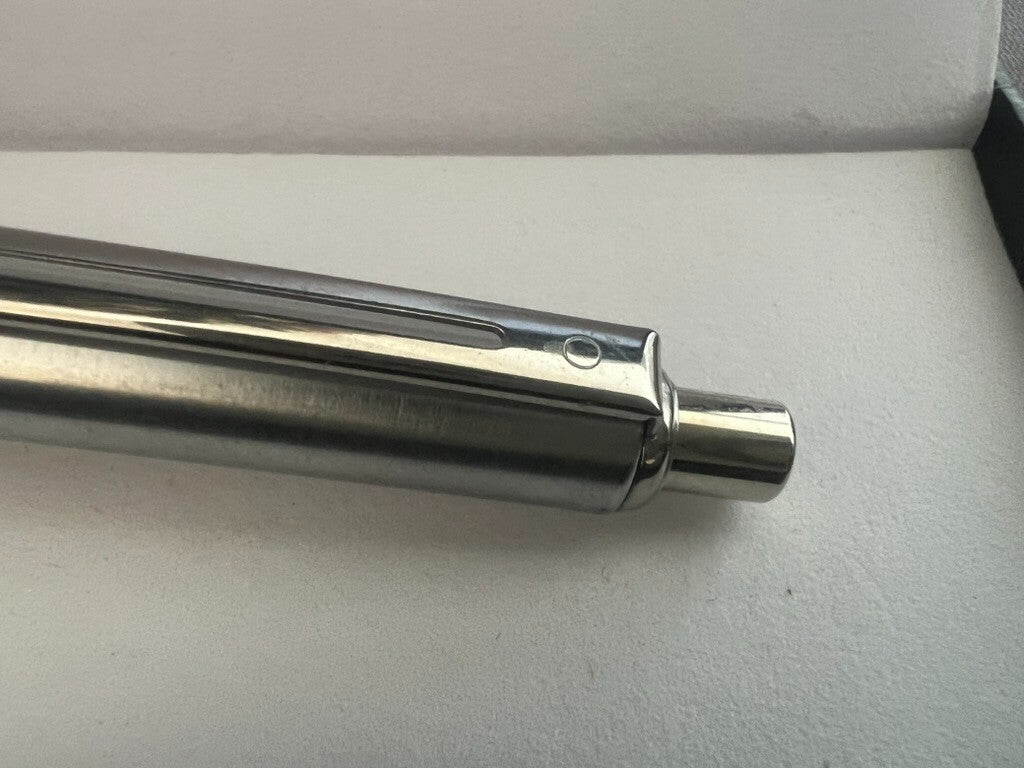 SHEAFFER Kugelschreiber Vintage mit glänzenden Profilen aus Chrom-Satin 