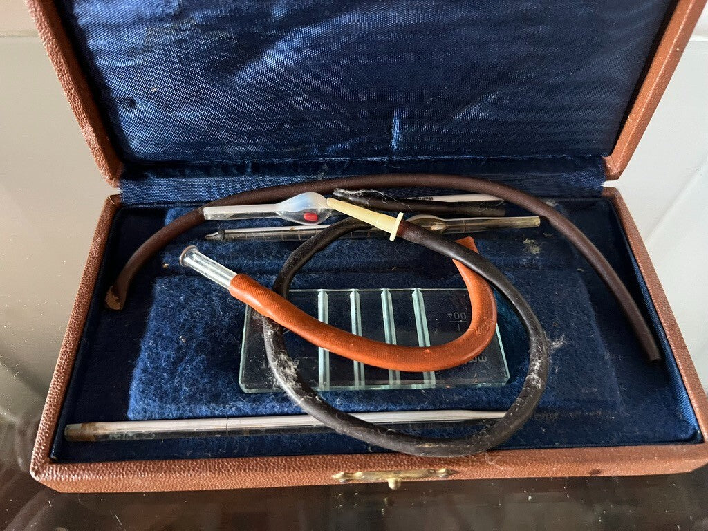 Hellige Thermometer Counter Blood Red Doctor Case Vintage