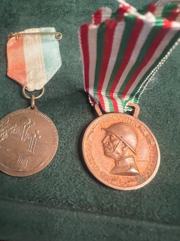 🔴 Medaglie CROCI AL MERITO e BRONZO NEMICO nastri e spille lotto unico vintage