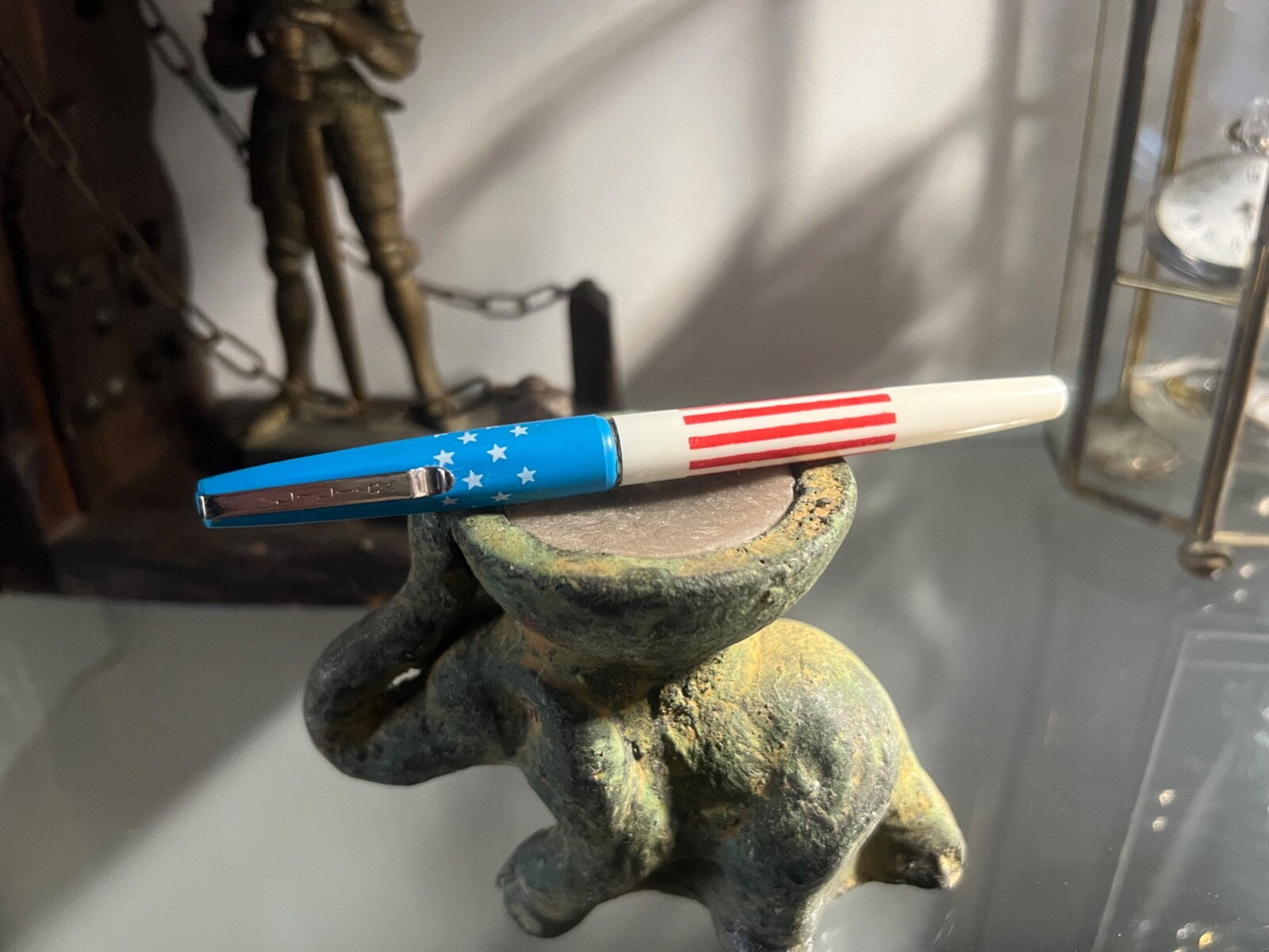 🔴 LILIAN AMERICAN FLAG cartridge fountain pen writes vintage 