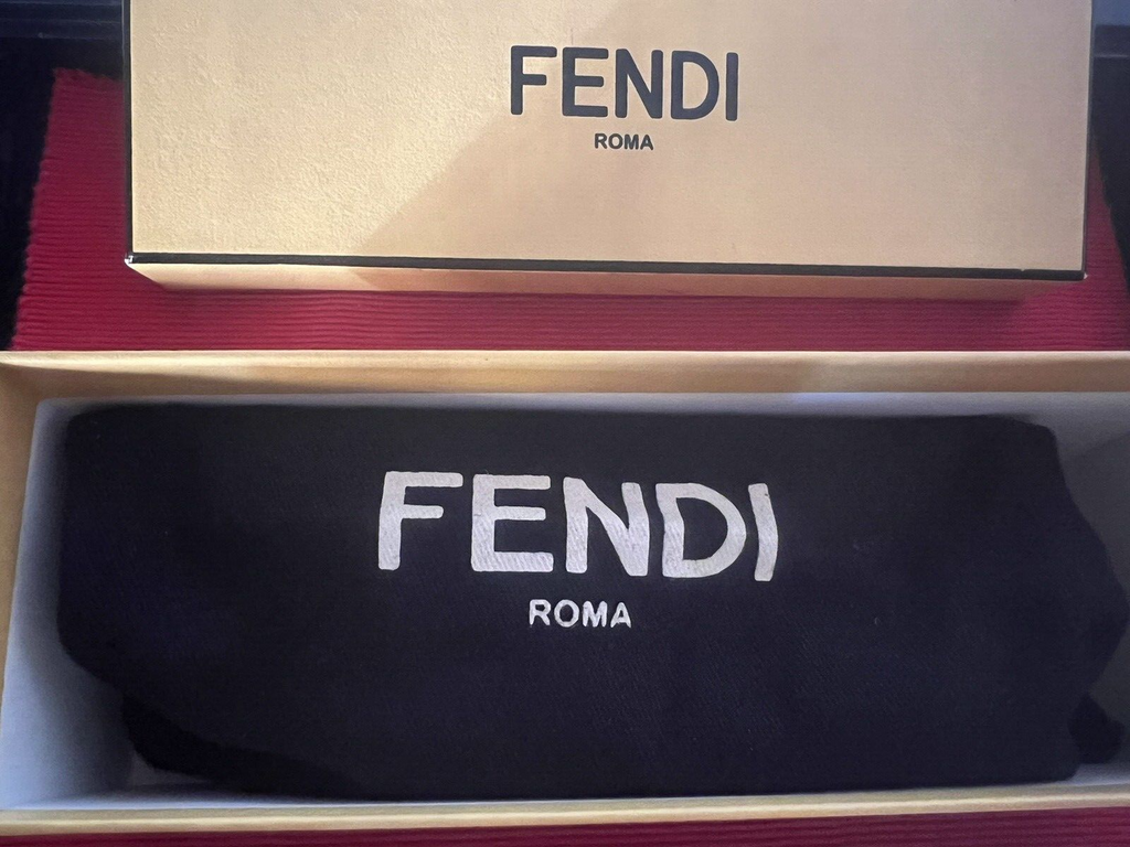 Fendi Bracelet Identification Bracelet Pendentifs Charms Monogramme Cœur