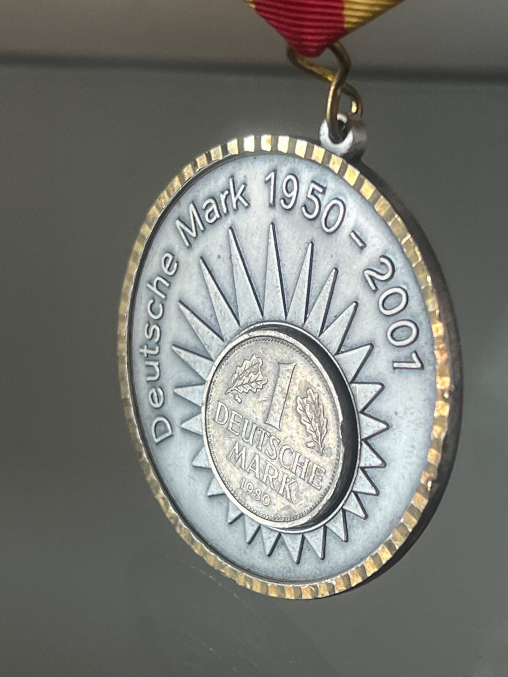 🔴 MARCO TEDESCO medaglia metallo argentata con nastrino e spilla VINTAGE