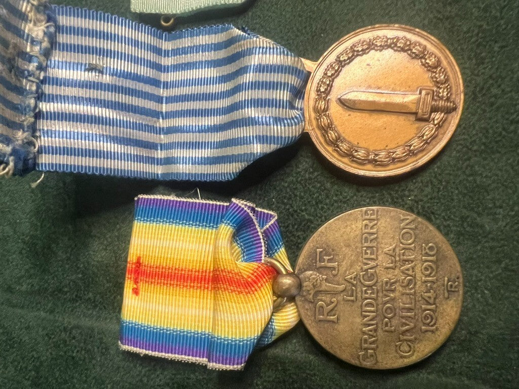 🔴 Medaglie CROCI AL MERITO e BRONZO NEMICO nastri e spille lotto unico vintage