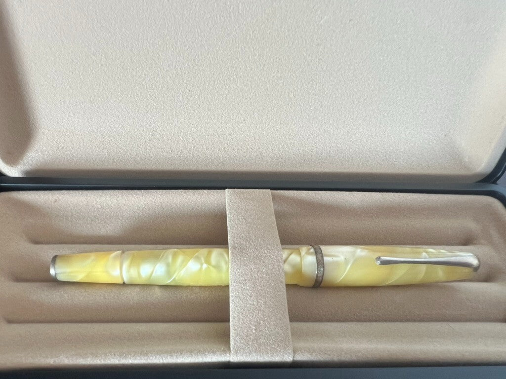 Montegrappa Füllfederhalter aus Zelluloid mit Perlmutt-Effekt, Vintage 