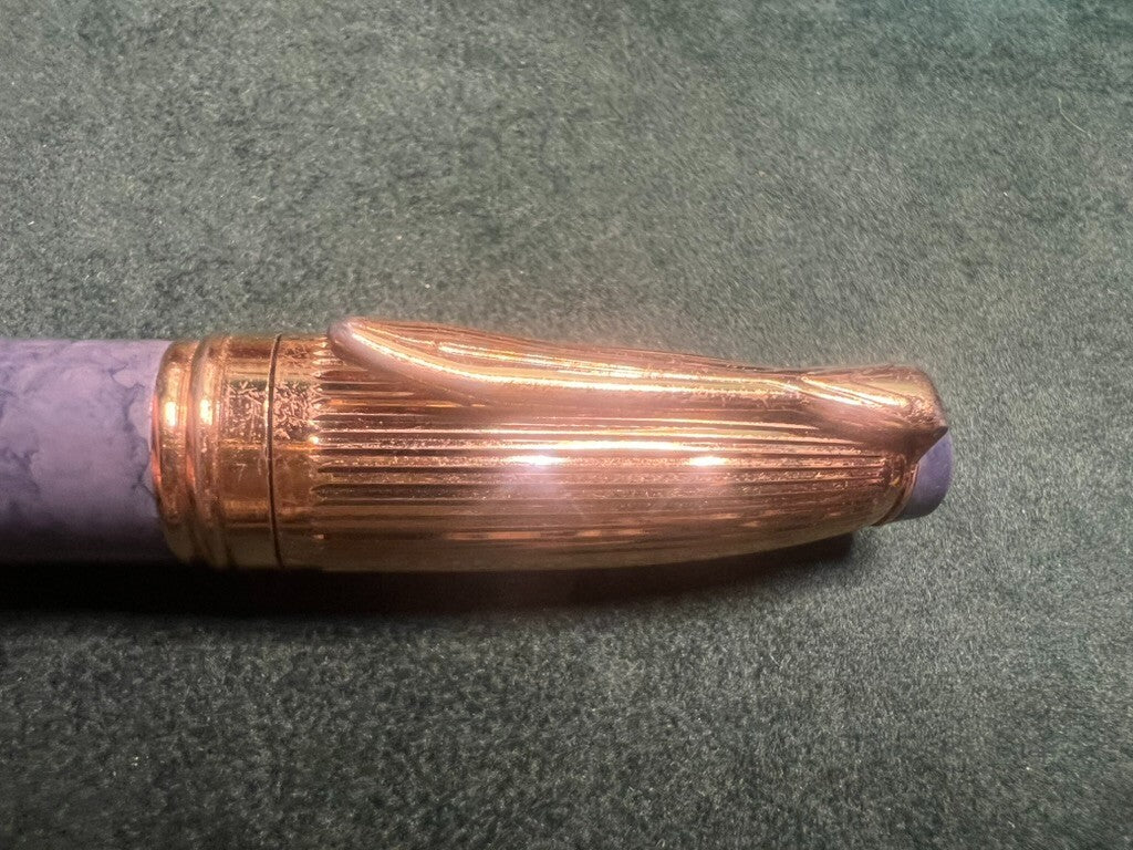 🔴 OSAMA Mini-Kugelschreiber für den Kalender, grau-goldener Lack, schreibt im Vintage-Stil 