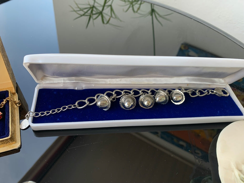 🔴 Lot of 4 BRACELETS with charms + 2 rare VINTAGE CHARMS! 