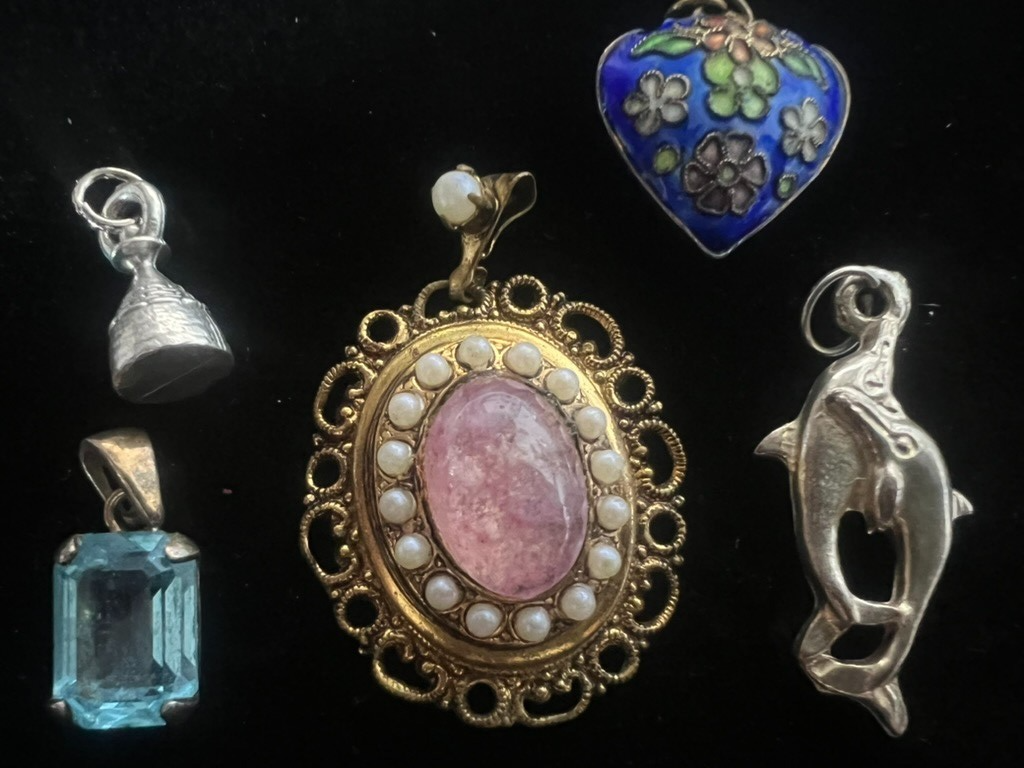 🔴 Ciondoli collana in metallo con perle pietra azzurra delfini lotto vintage