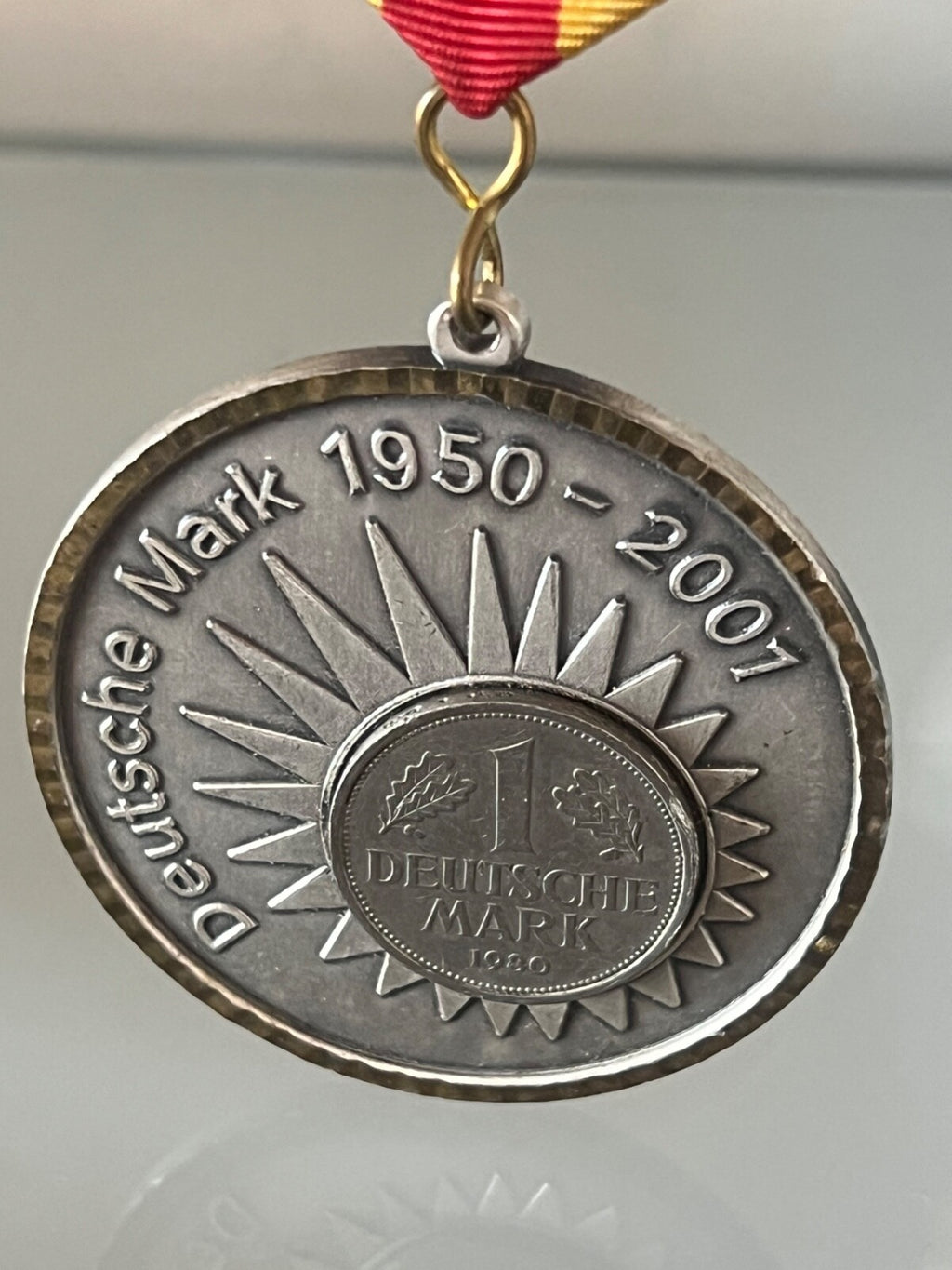 🔴 MARCO TEDESCO medaglia metallo argentata con nastrino e spilla VINTAGE