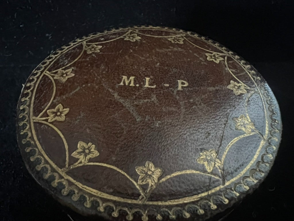 🔴 Scatola box gioiello orologio tasca pelle incisioni interno seta Ø 7 vintage