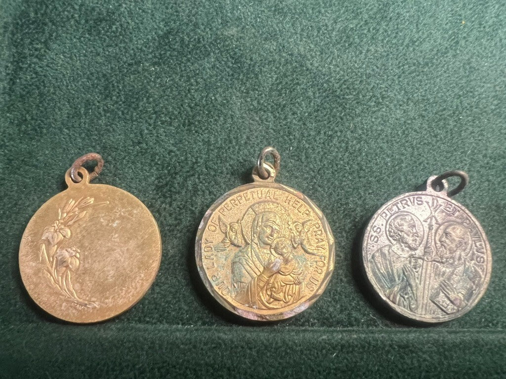 🔴 Medaglie SACRE pellegrinaggi al merito metallo nastri vintage LOTTO n.19