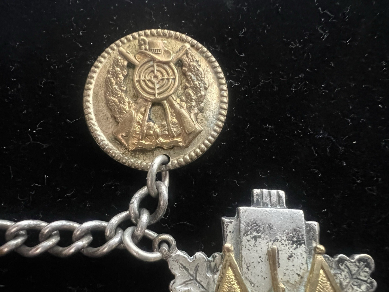 Polen Kreuz Ehrenzeichen Medaillen Metall Mit Emaille Und Broschen Uniform