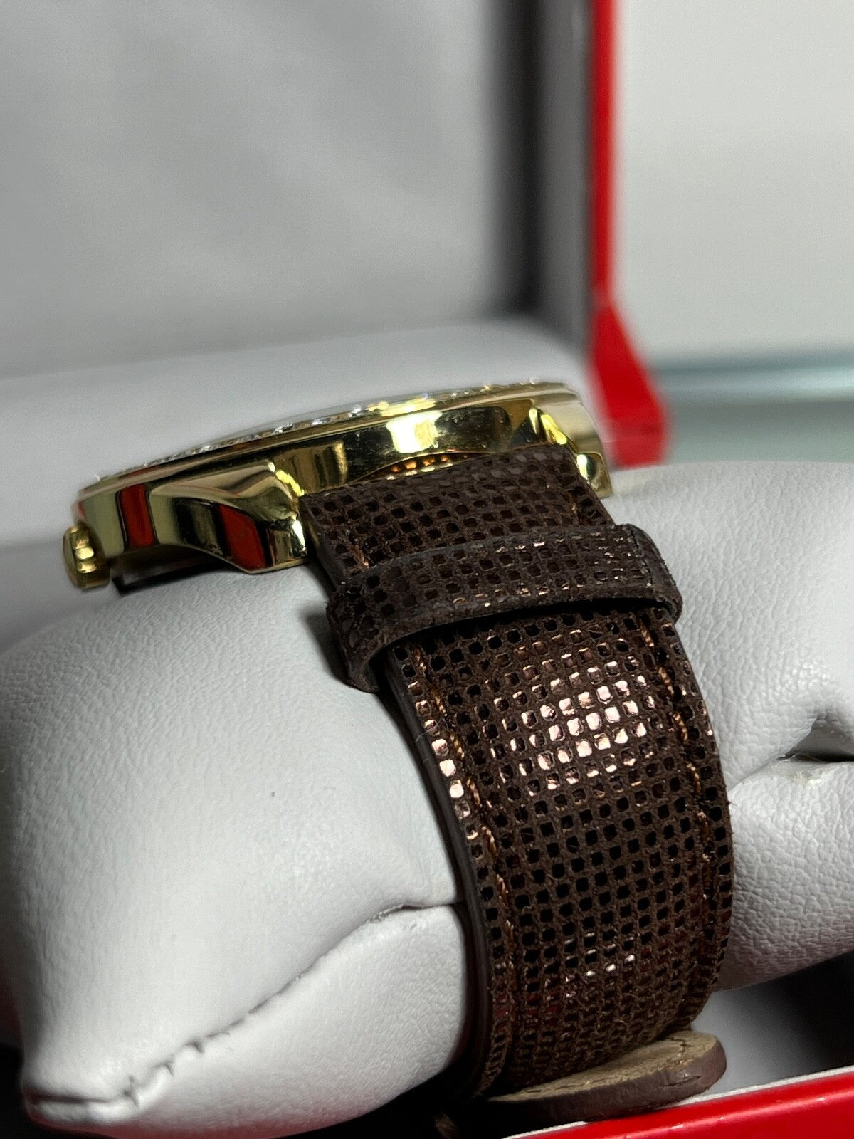 GUESS Damenuhr mit Quarzfunktion und Tiermotiv W0056L Boîte 