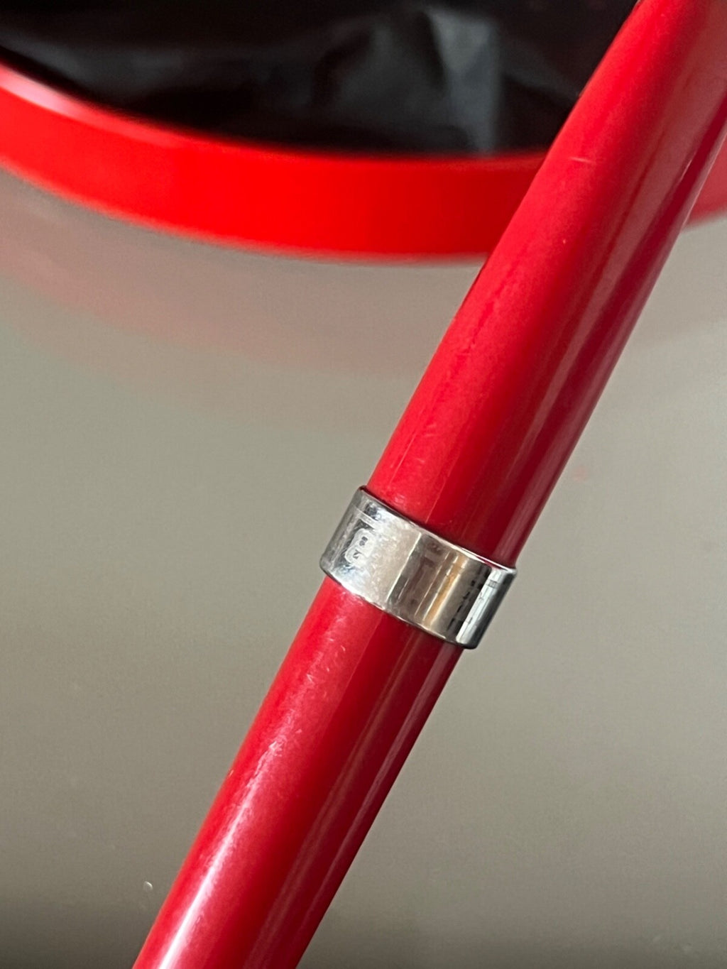 Stylo À Bille Rouge FERRARI Avec Logo Du Cheval Cabre Écrit Avec Boîte