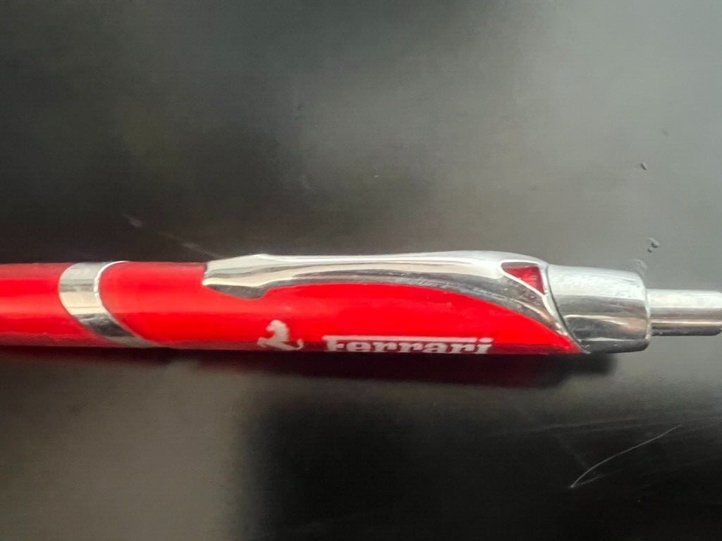 🔴 FERRARI roter Kugelschreiber – Sammlung berühmter italienischer Autos 