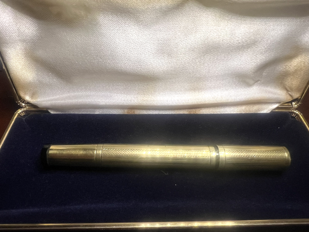Red Vintage 1920s Extra Long American Retractable Fountain Pen