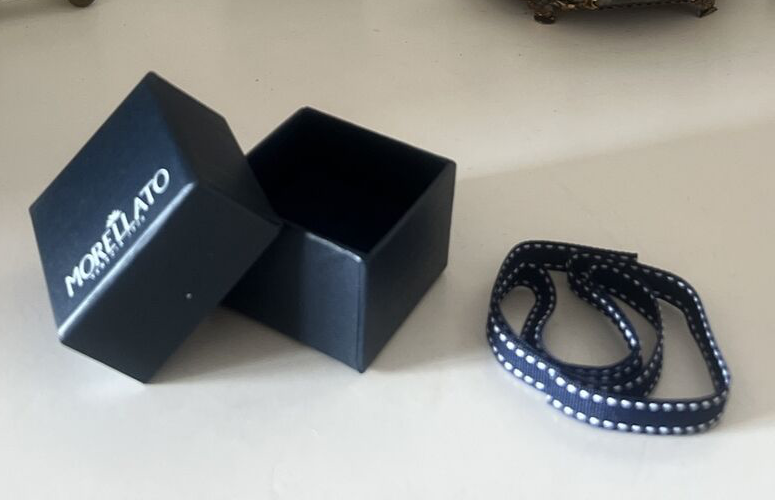 🔴 MORELLATO Schmuckkästchen: Manschettenknöpfe, Ring, blauer Anhänger mit Schleife 