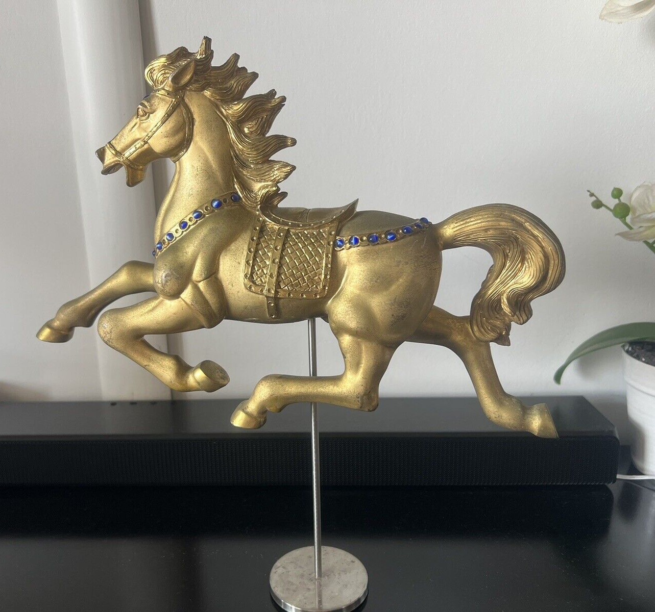 🔴 CAVALLO dorato con basamento in resina di rappresentanza pietre vintage h 37