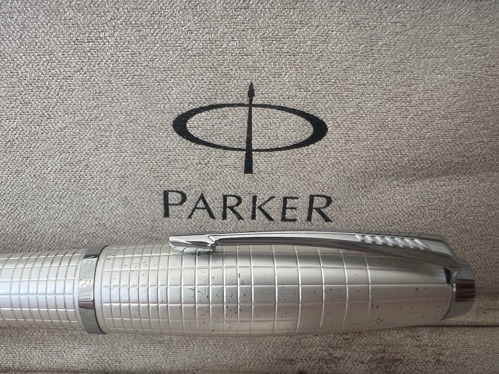 Parker Stylo-Plume Stylo à Plume Urban Premium Chrome Satiné Et Brillant Écrit