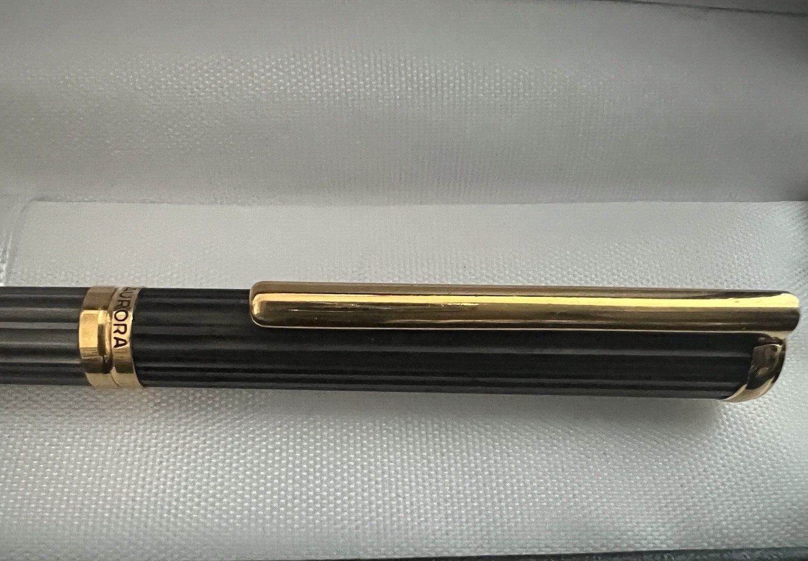 Aurora Stylo-Plume Sphère Kona Titane Bicolore Profils Laminés Écrit B