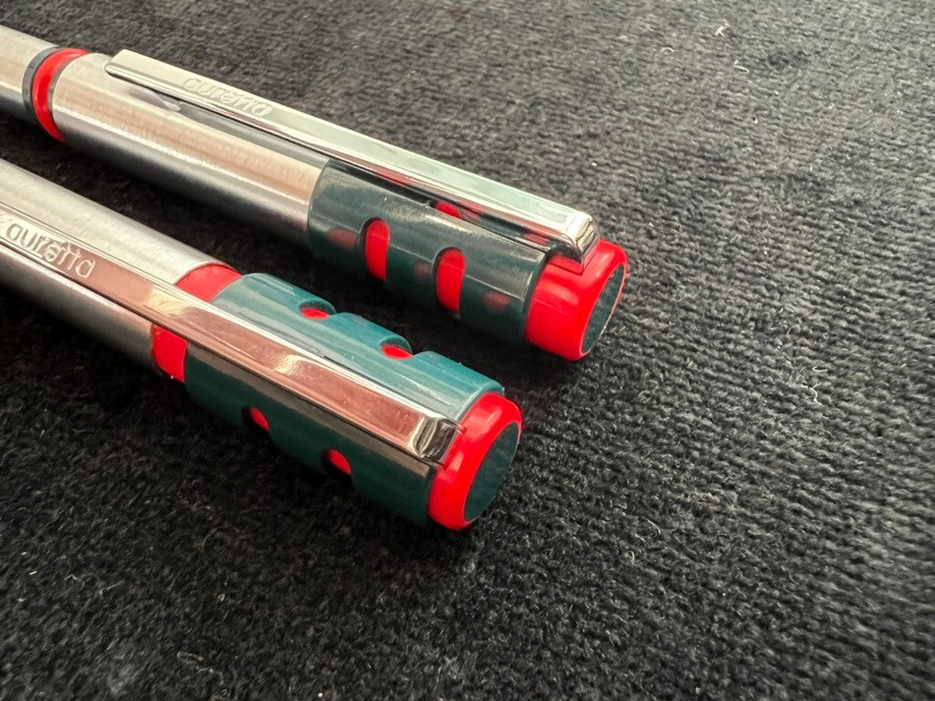 Auretta Penne von Aurora Club Chrome Rouge und Bleu Sphère Trousse Vintage 70 