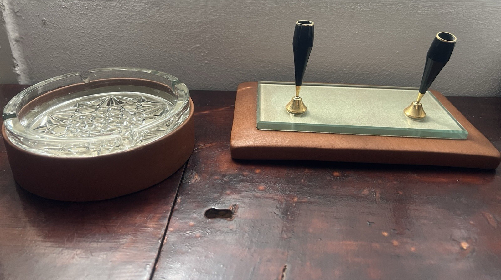 Base Stylo-Plume Bureau Sphère Stylo à Plume Cuir Et Cendrier Cristal Vintage