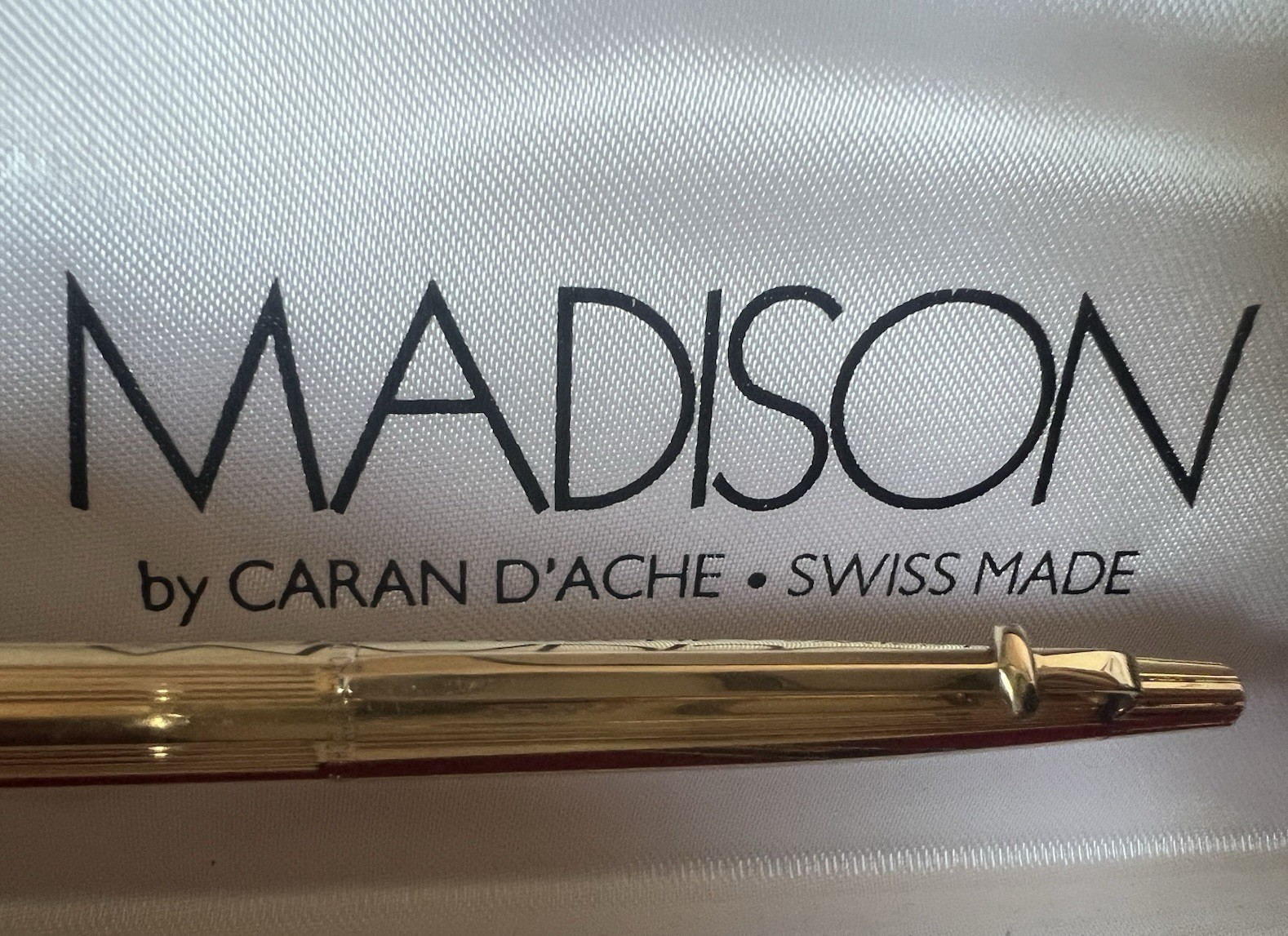 🔴 CARAN D'ACHE penna sfera Madison placcata oro scrive garanzia astuccio